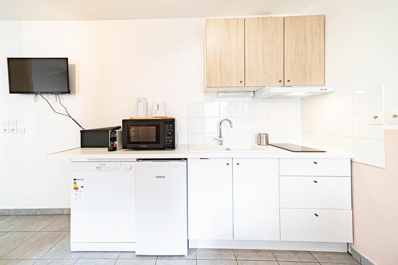 Le Petit Montel- Studio Avec Garage-Metro Valmy Лион Экстерьер фото